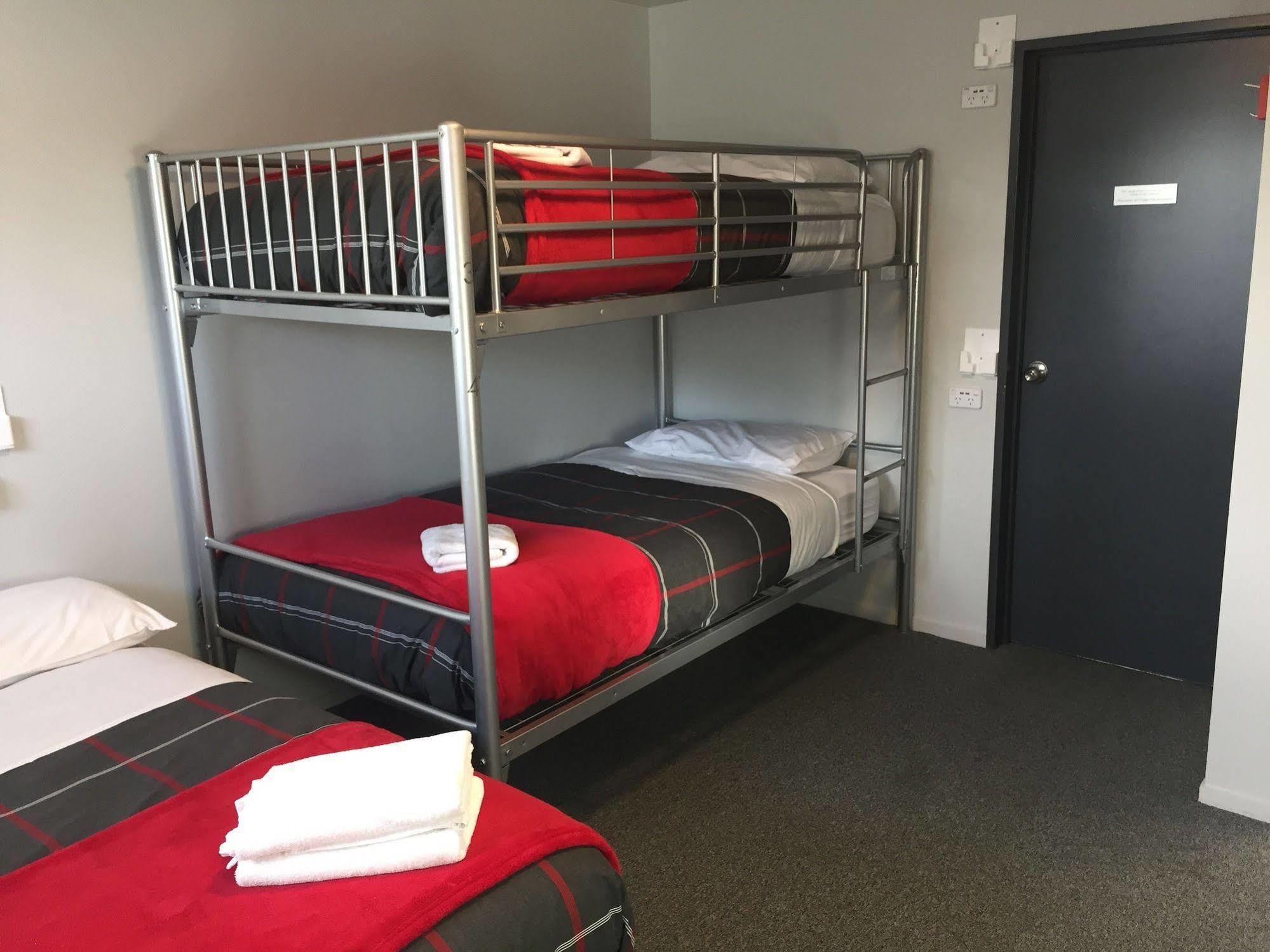 基督城 乌尔班兹旅舍旅舍 外观 照片 A bunk bed in a hostel